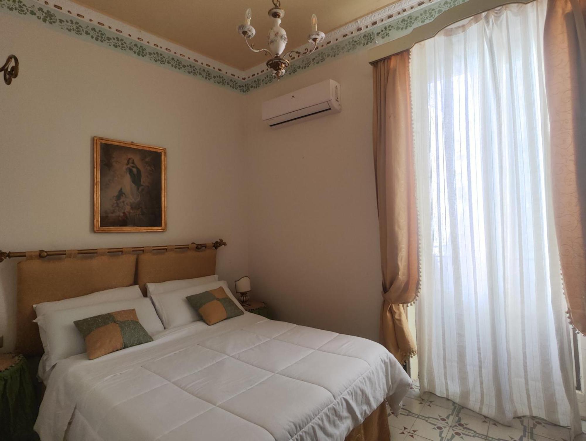 Small Double Room,1770531406:JPEG